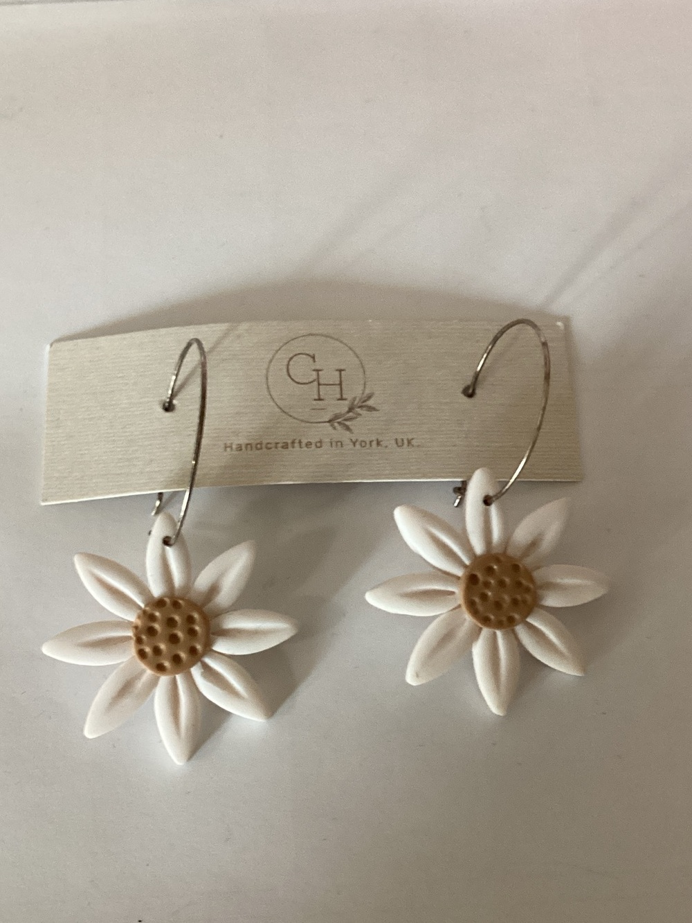 CH Handcrafted White Daisy Drop Earrings with Gold Center‎